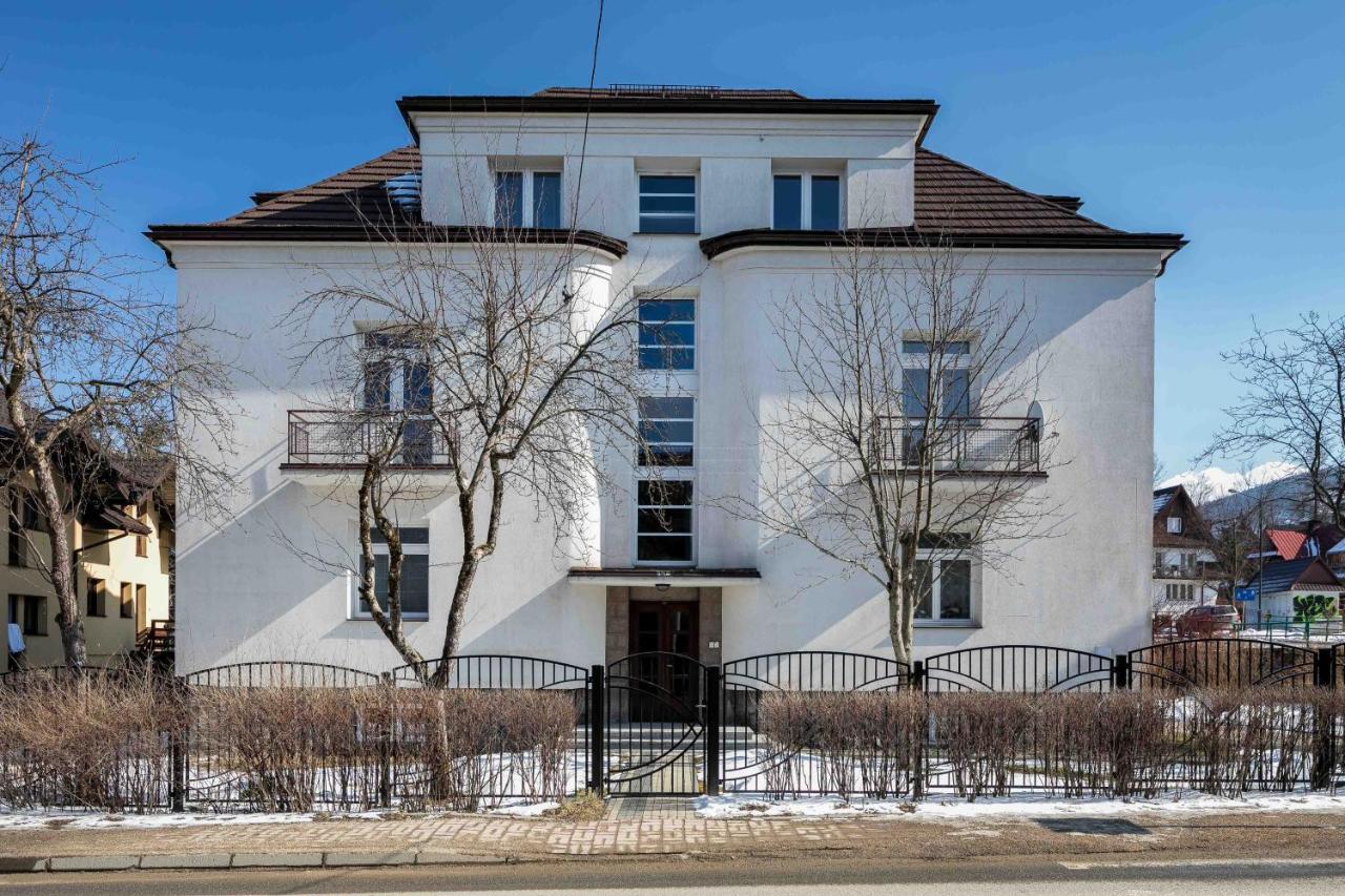 Kasprusie 39 *